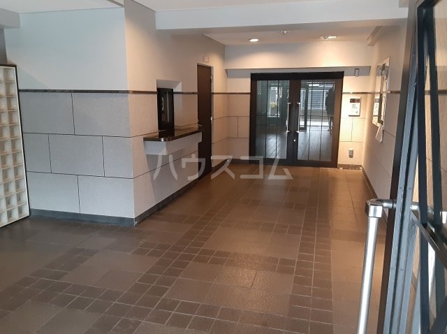 24/30 エントランス