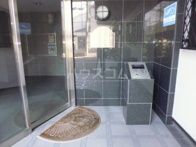 24/30 エントランス