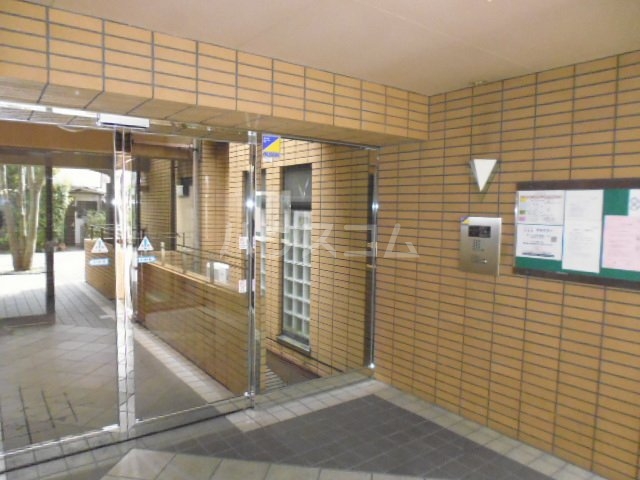 26/30 エントランス