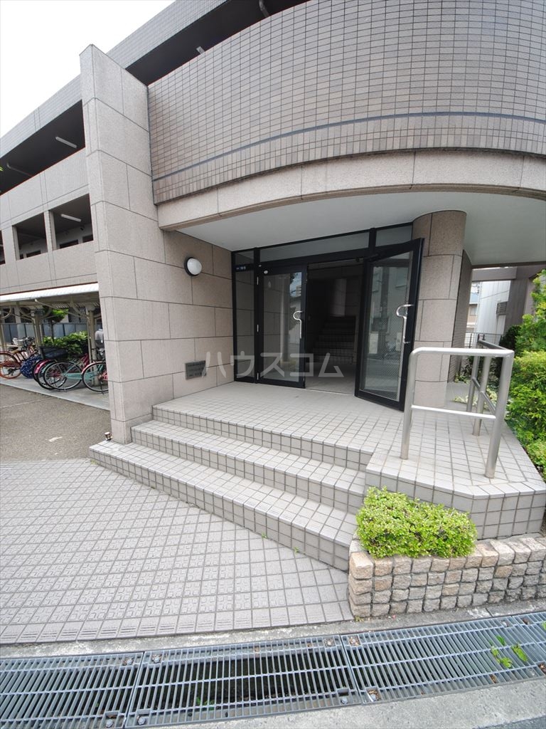 21/27 エントランス