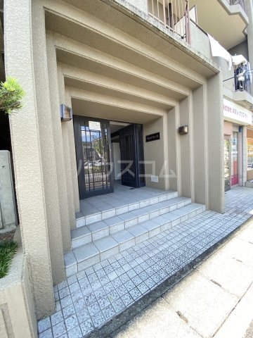 17/25 エントランス