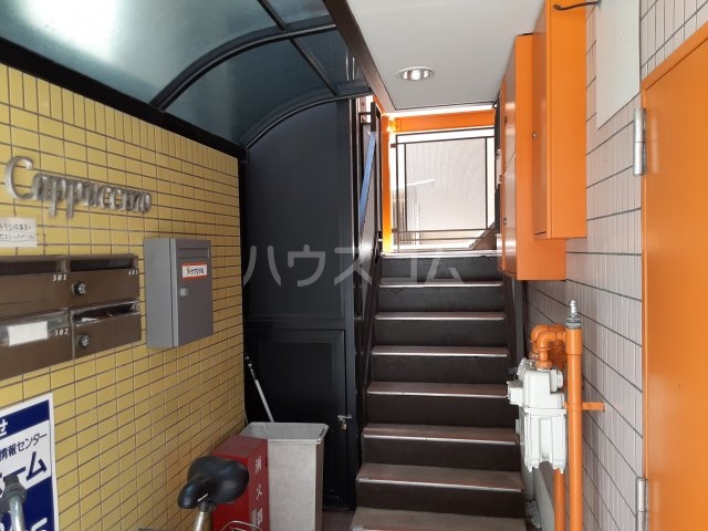 22/30 エントランス