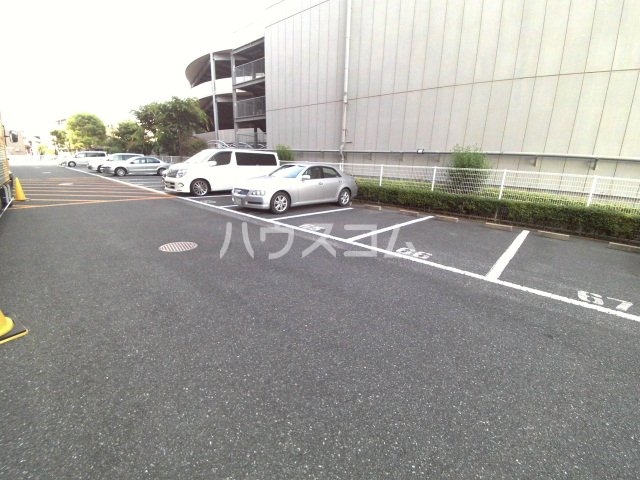 23/30 駐車場