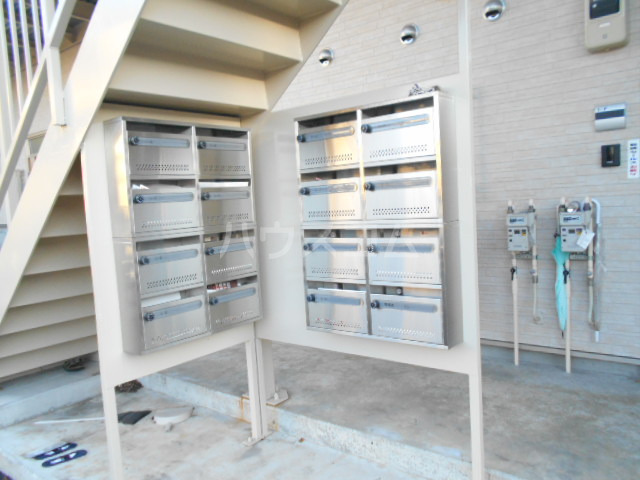 27/30 エントランス