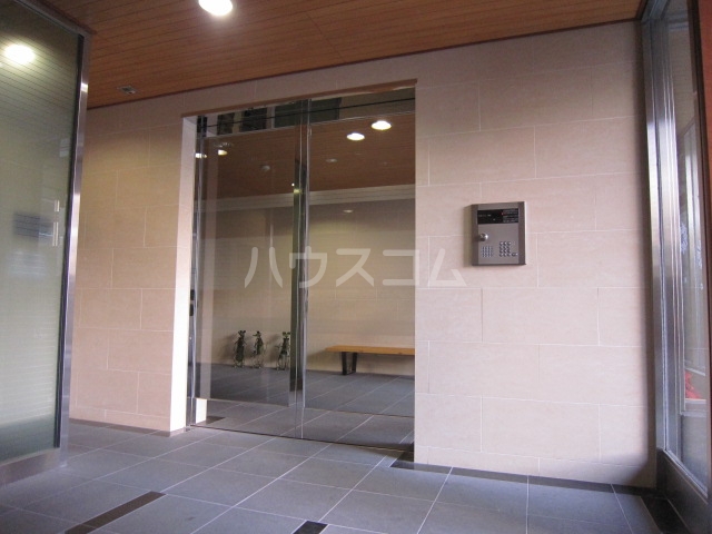 27/30 エントランス