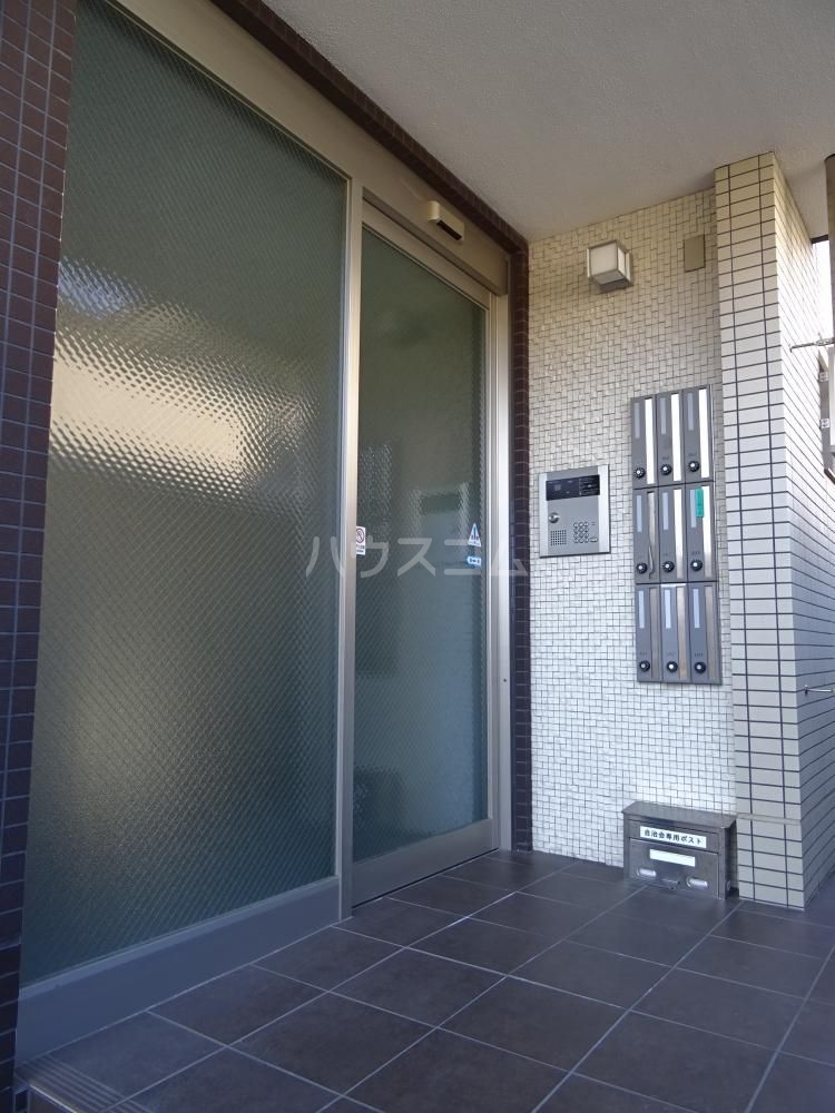 24/27 エントランス