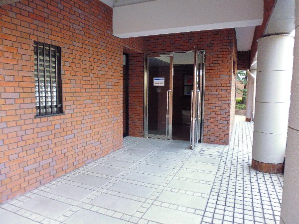 18/26 エントランス