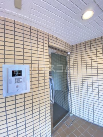 24/30 エントランス