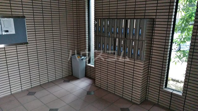 27/30 エントランス