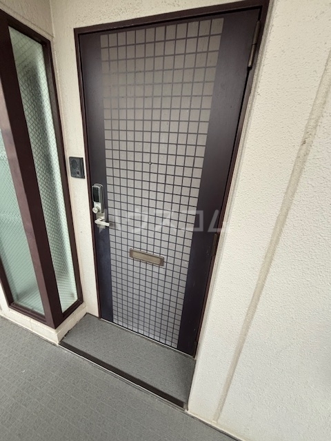 21/30 エントランス