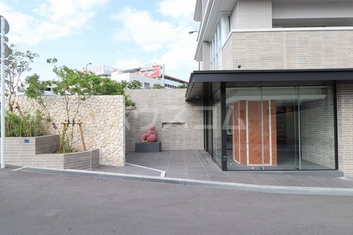 25/29 エントランス