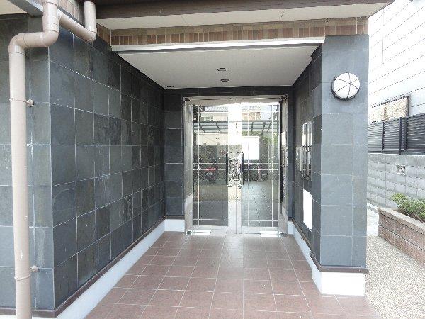 23/30 エントランス