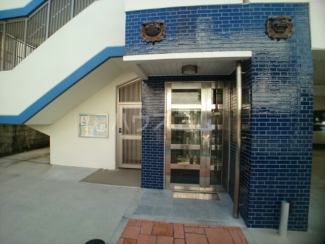 15/21 エントランス