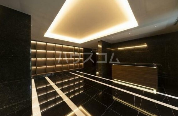 16/17 エントランス