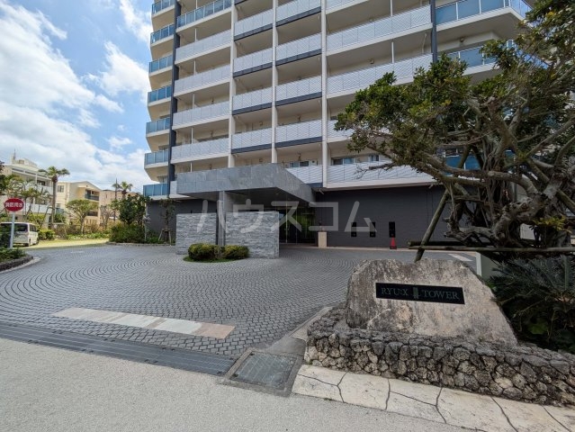 22/25 エントランス