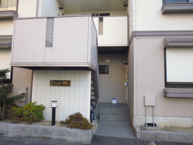 22/30 エントランス