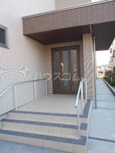 21/30 エントランス