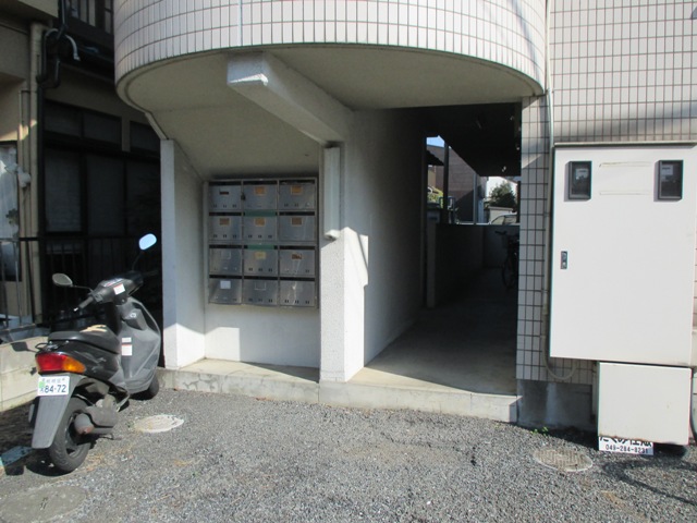 21/30 エントランス