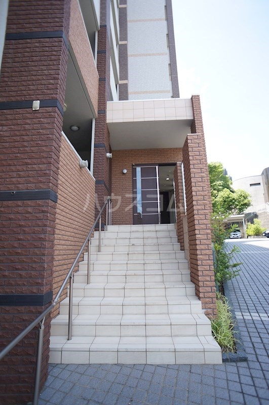 23/30 エントランス