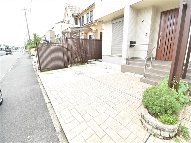 18/27 駐車場