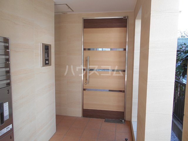 24/30 エントランス