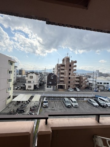 27/30 エントランス