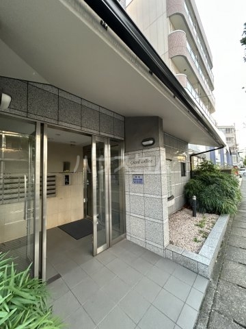 26/30 エントランス