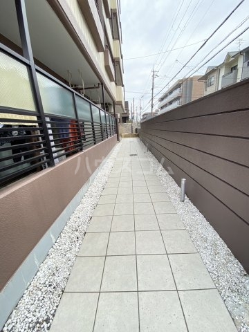 28/30 エントランス