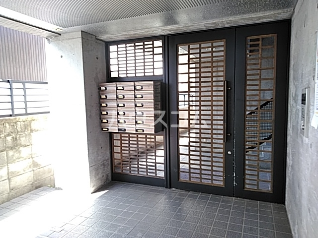 25/30 エントランス