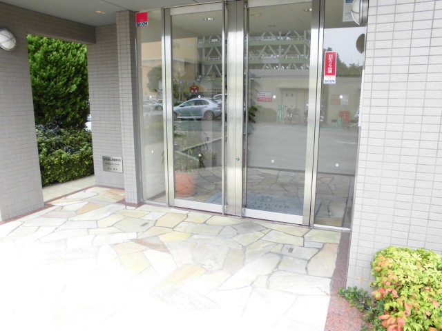 27/30 エントランス