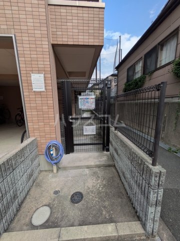 18/27 駐車場