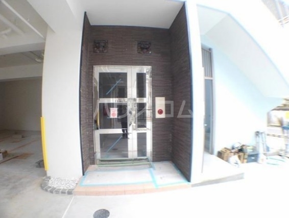 18/24 エントランス