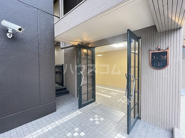 18/26 エントランス