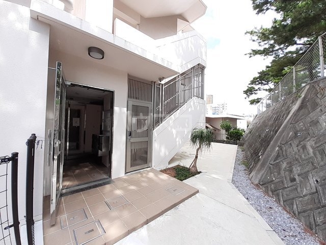 15/21 エントランス