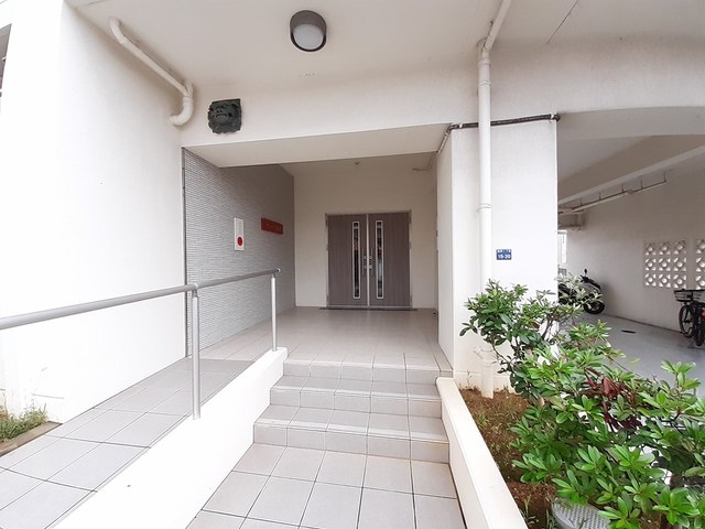 15/23 エントランス