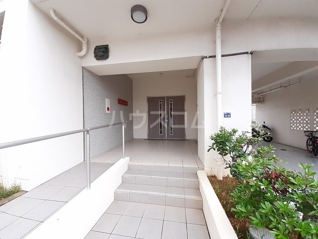 15/23 エントランス