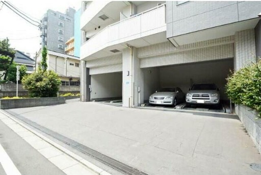 13/17 駐車場