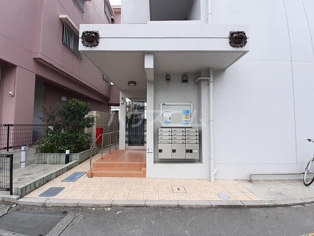 18/25 エントランス