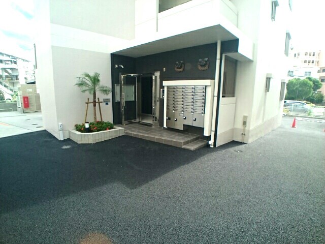 15/23 エントランス