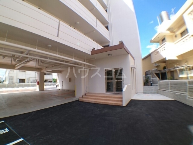 17/27 エントランス