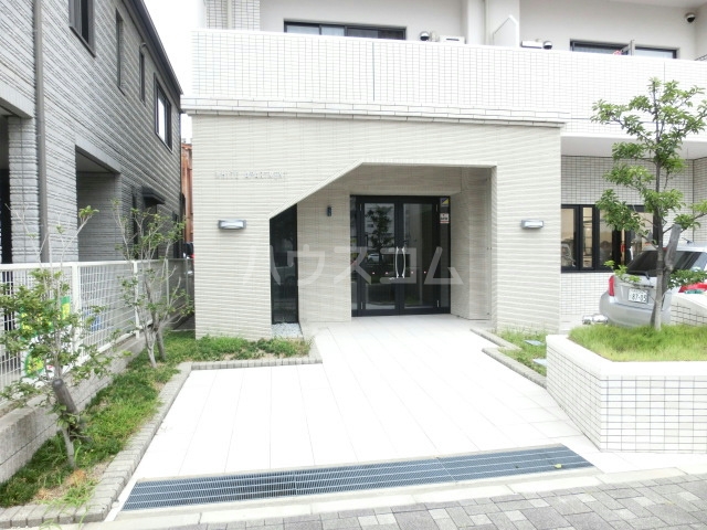 28/30 エントランス