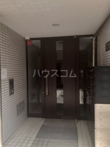 21/22 エントランス