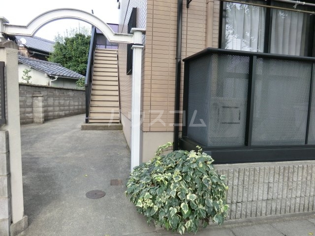 24/30 エントランス