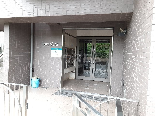 27/30 エントランス