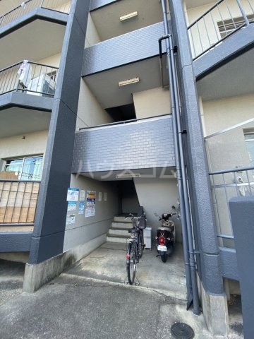 20/28 エントランス