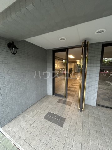 23/30 エントランス