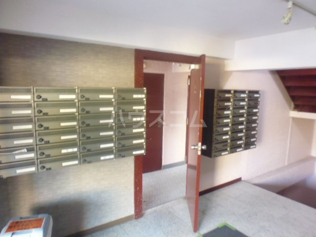 24/30 エントランス