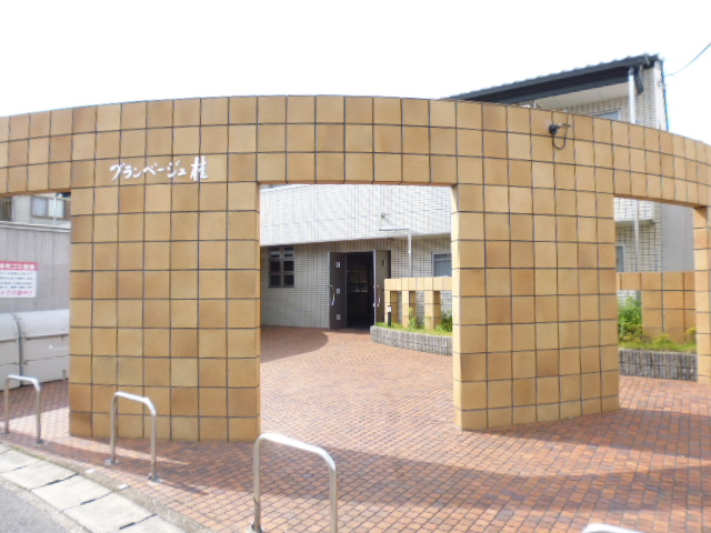 24/30 エントランス