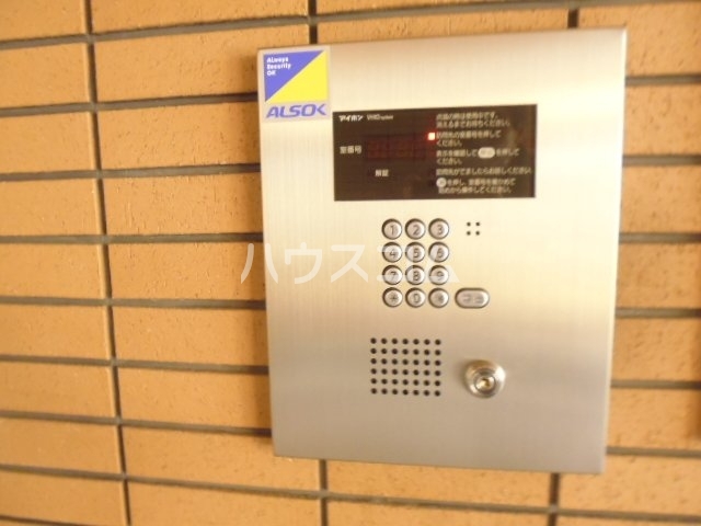 23/30 エントランス