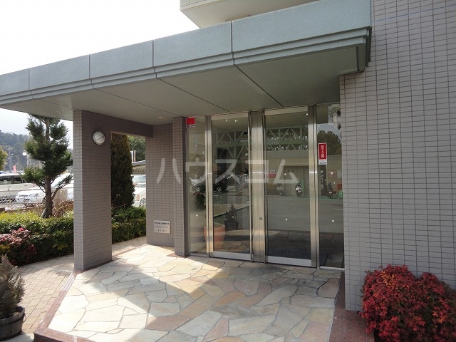 26/30 エントランス